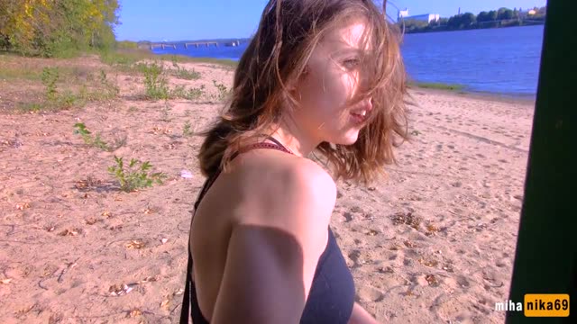 Russian girl had sex with a new acquaintance, and he finished right on her panties