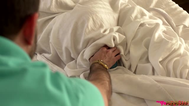 Скажи, сестрёнка, тебе приятно? Чувствуешь, как глубоко я в тебя вхожу?