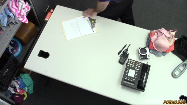 Security Guard Caught a Red-Haired Thief and Taught Her a Lesson for Her Antics