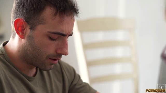 Разденься и покажи член — мечтаю взять его в рот, если хочешь заняться