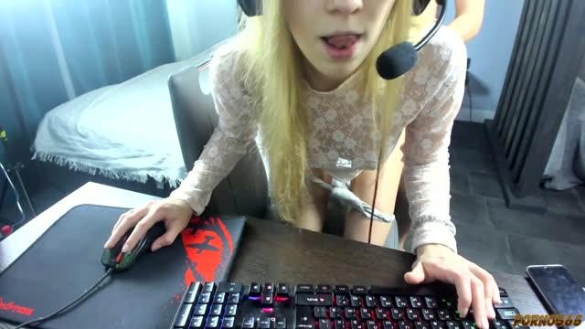 Saratov gamer girl cums from rough sex with her brother